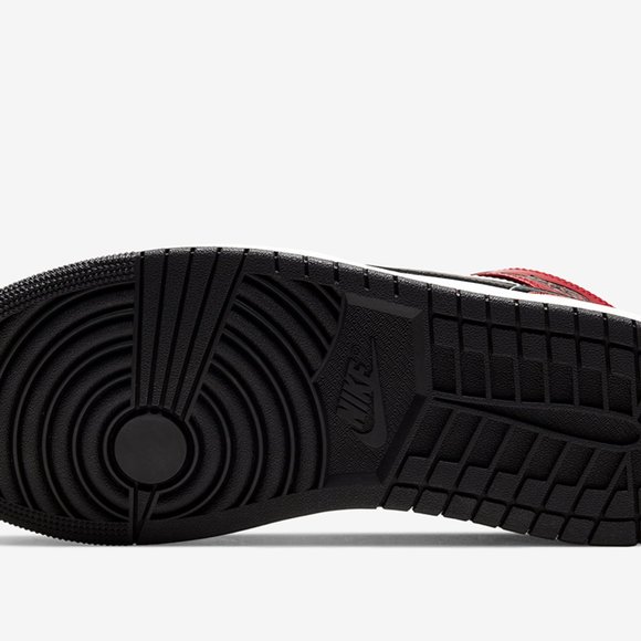 Nike Air Jordan 1 Retro MID Chicago Toe MENS 554724-069 Red White Black - Picture 10 of 12